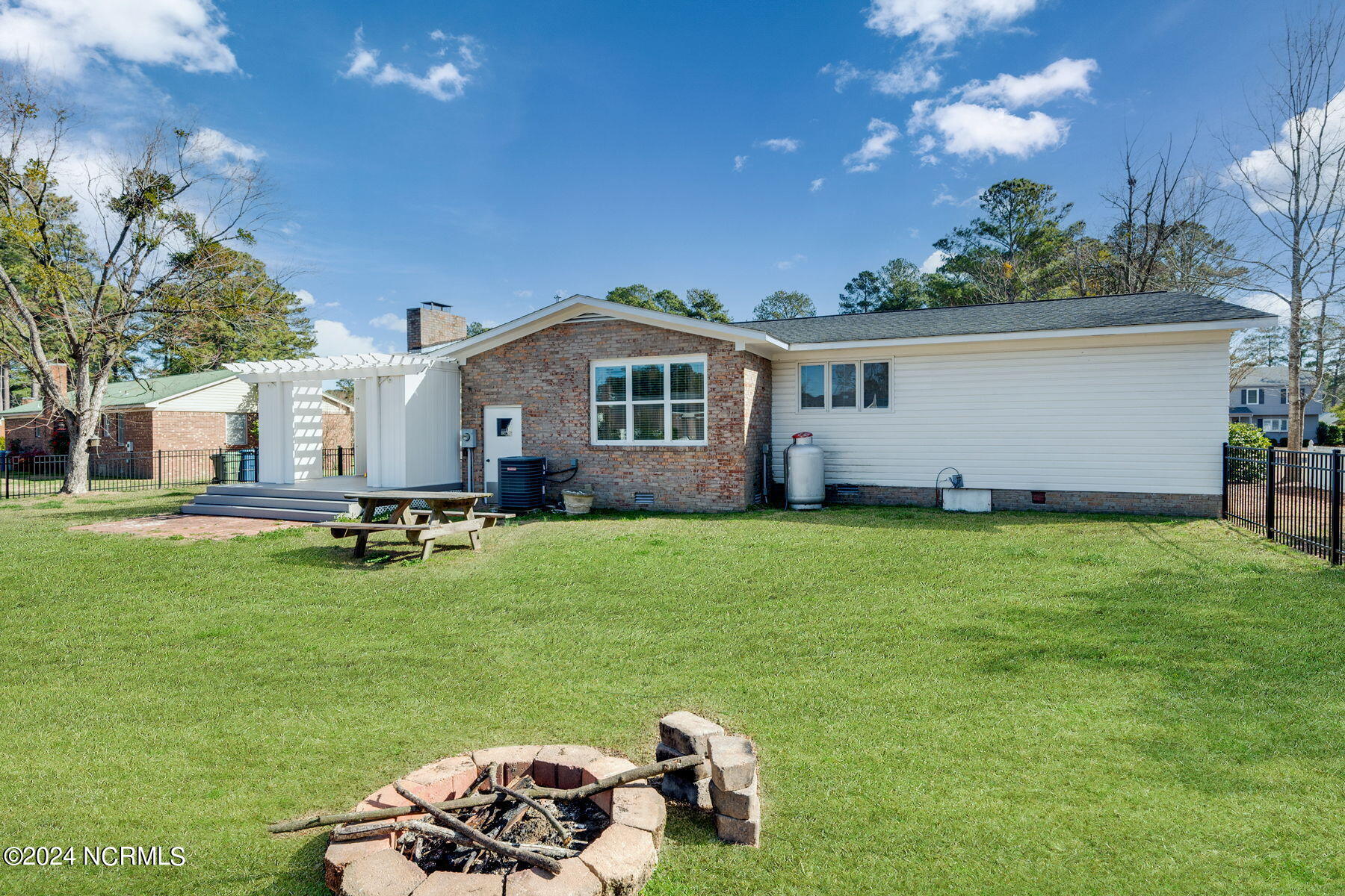 104 N Eden Drive