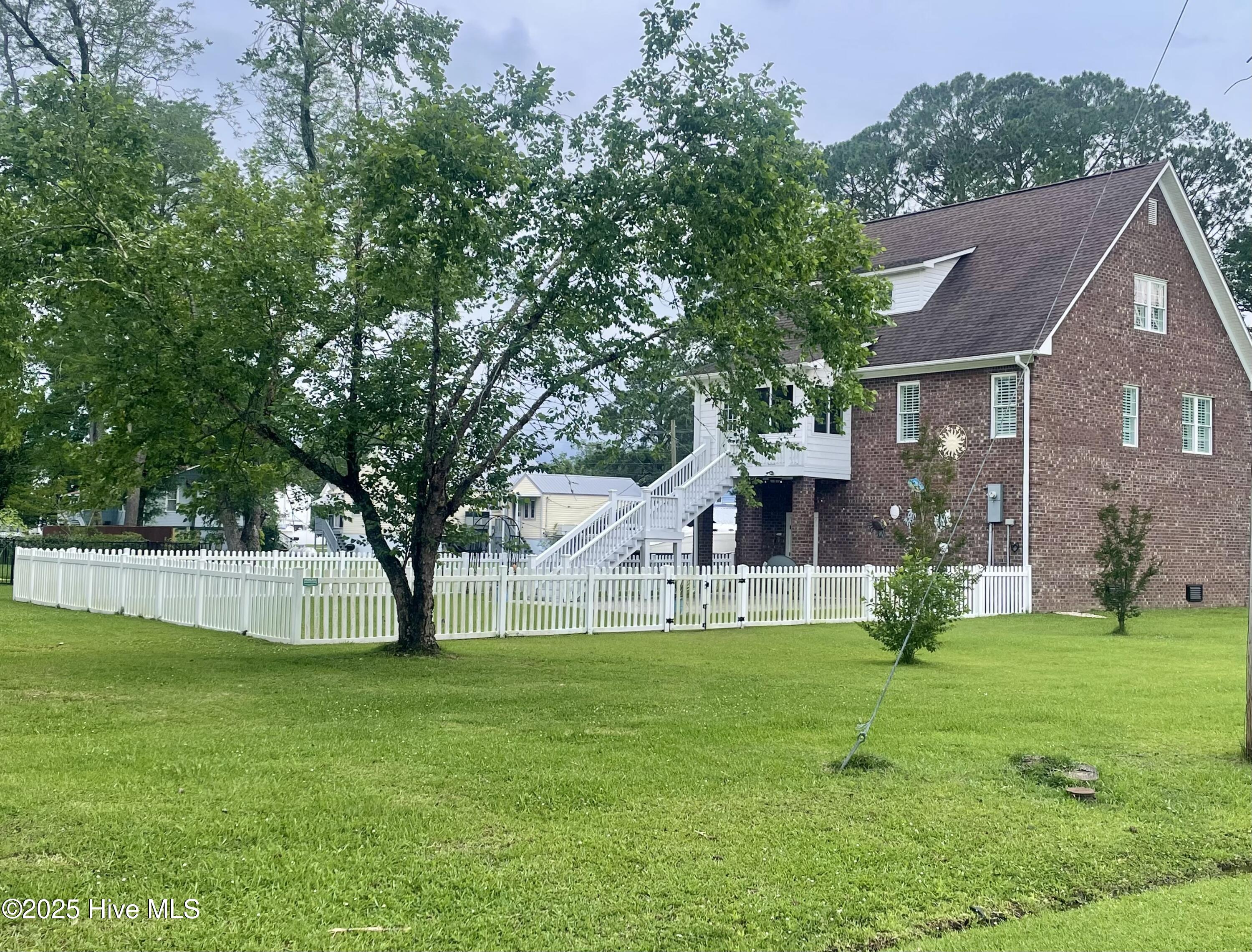 394 Riverview Street