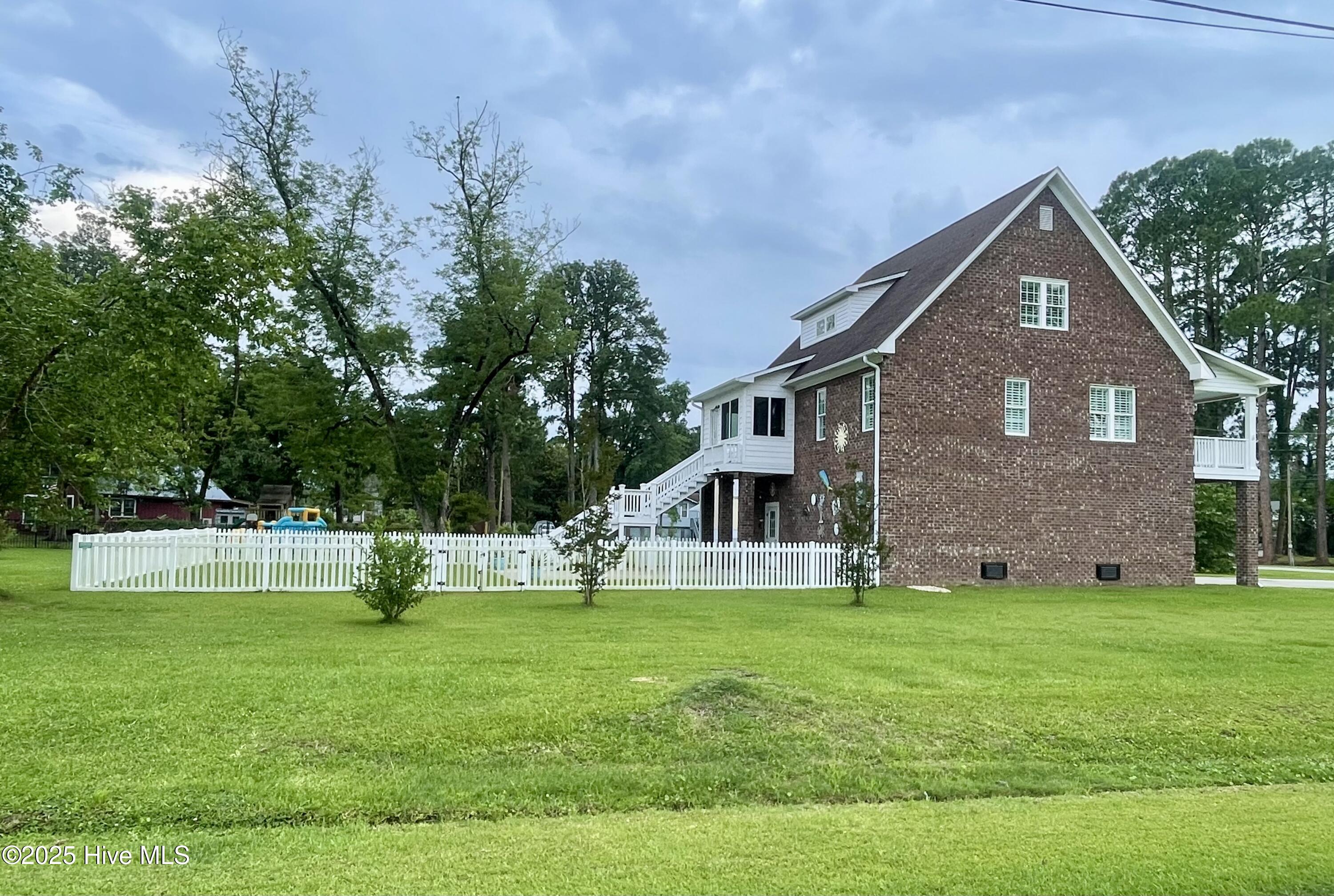 394 Riverview Street