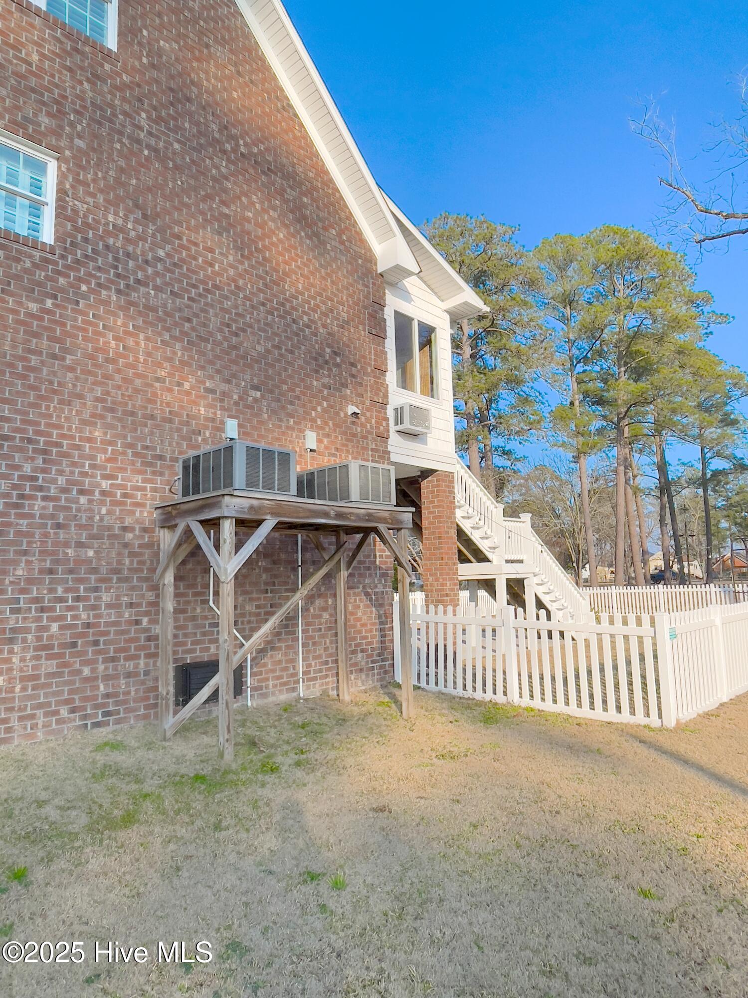 394 Riverview Street