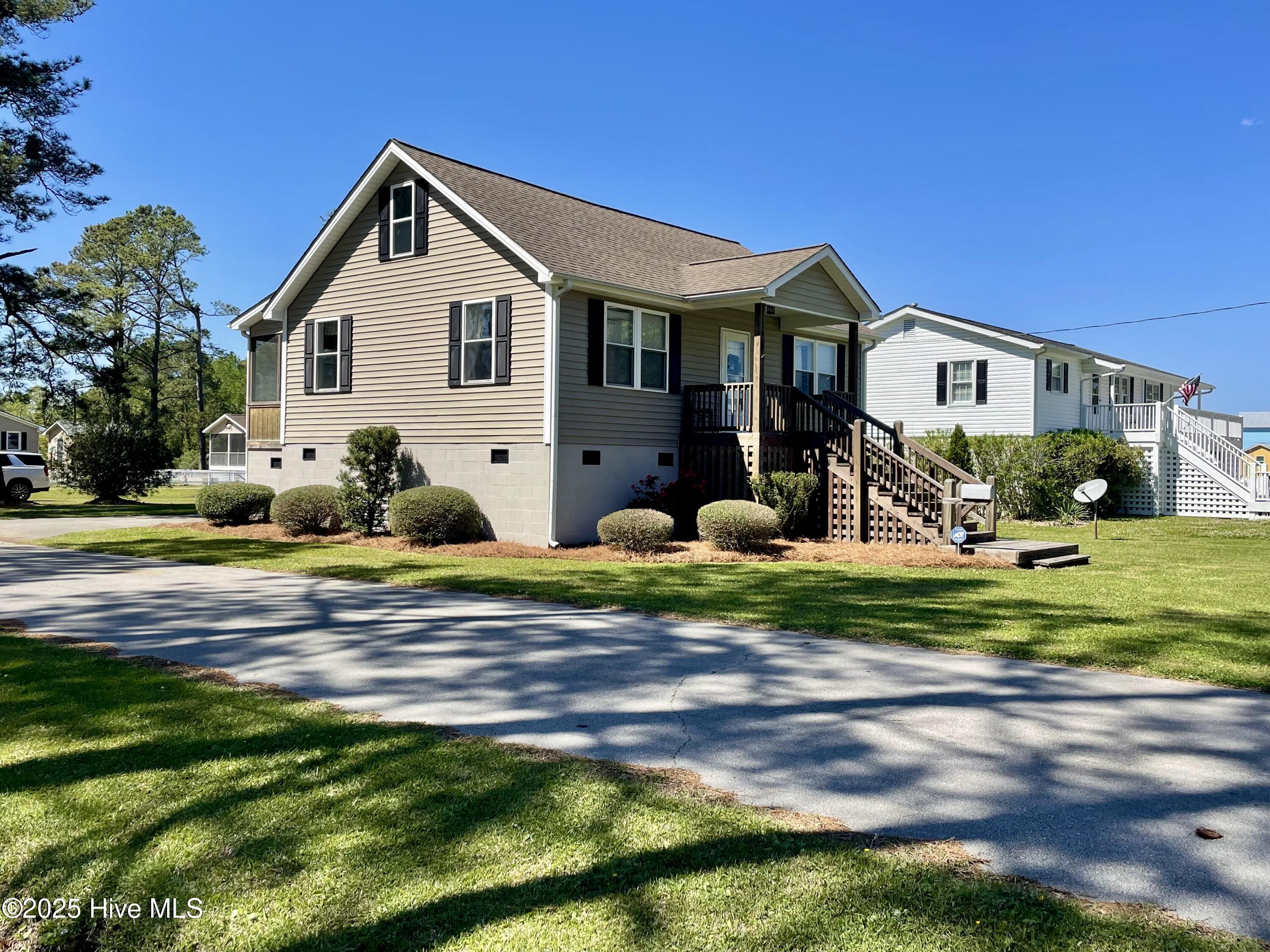 469 Lamont Street