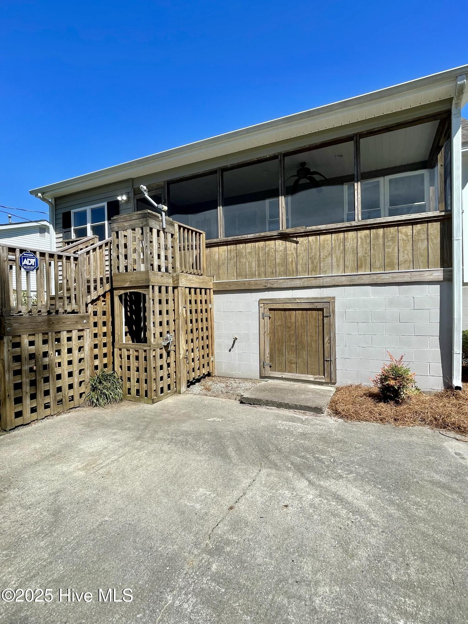 469 Lamont Street