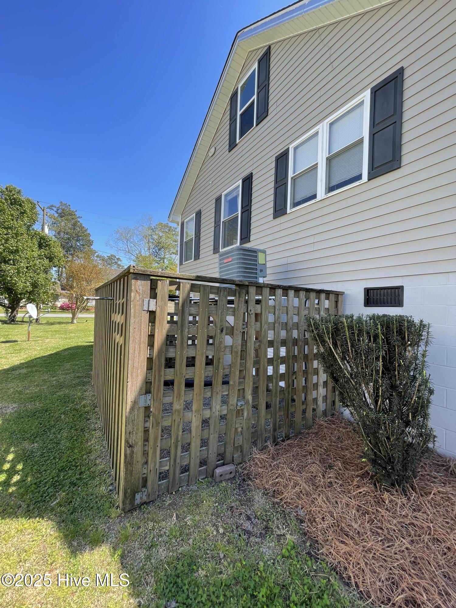 469 Lamont Street
