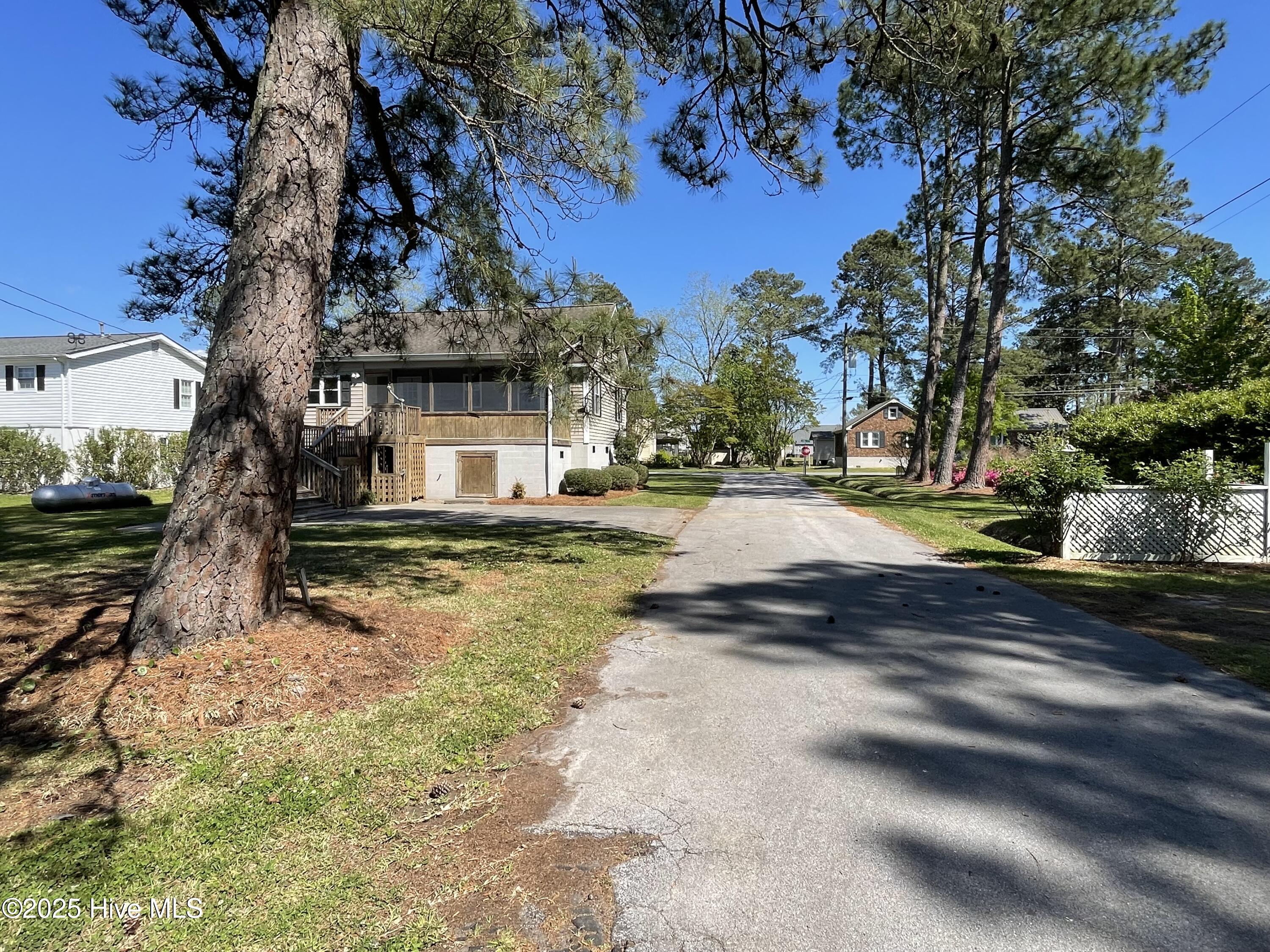 469 Lamont Street
