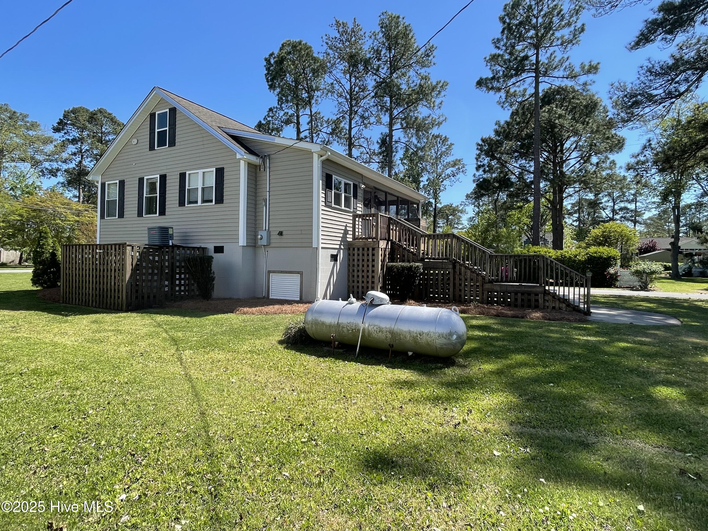 469 Lamont Street