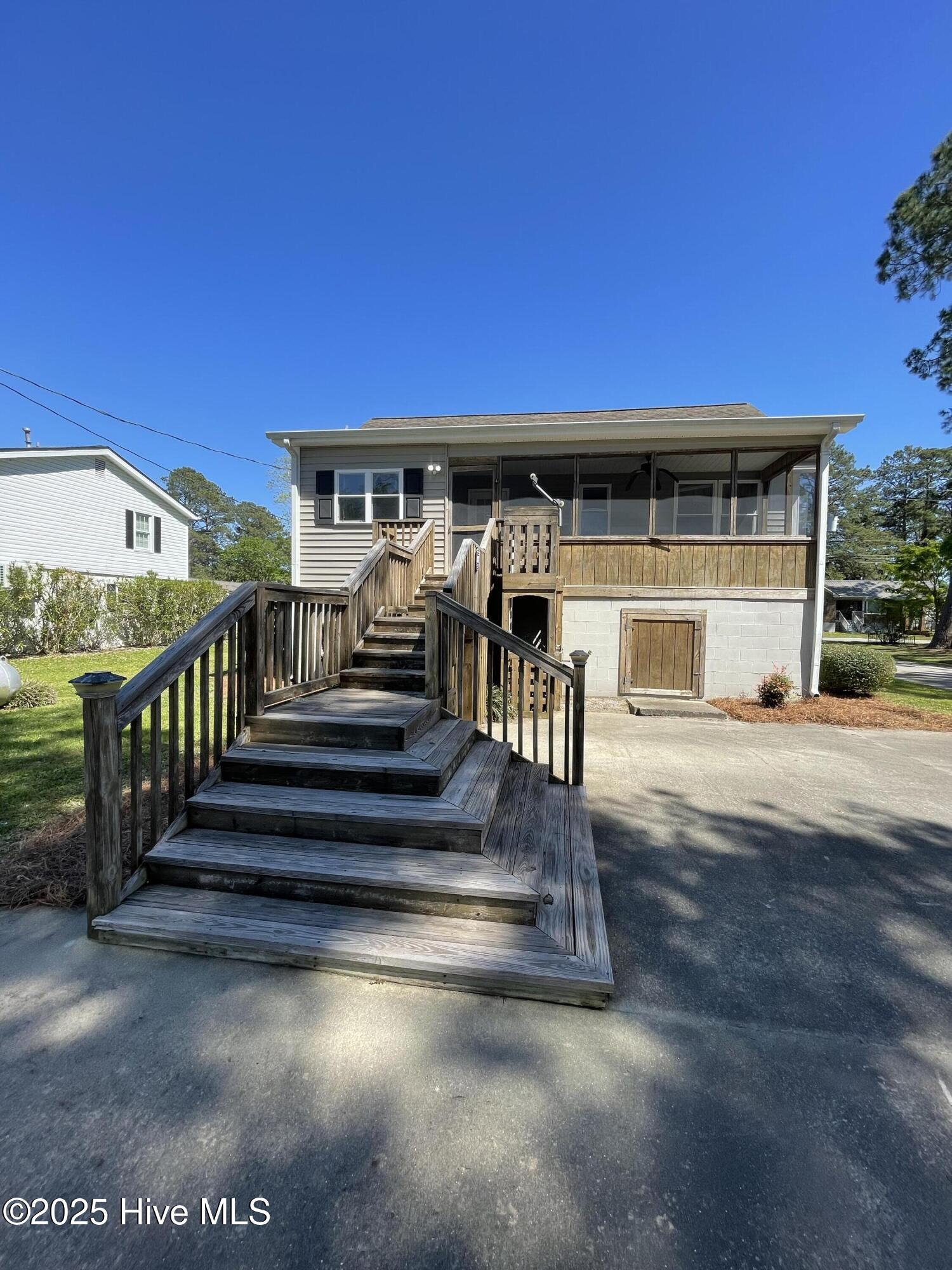 469 Lamont Street