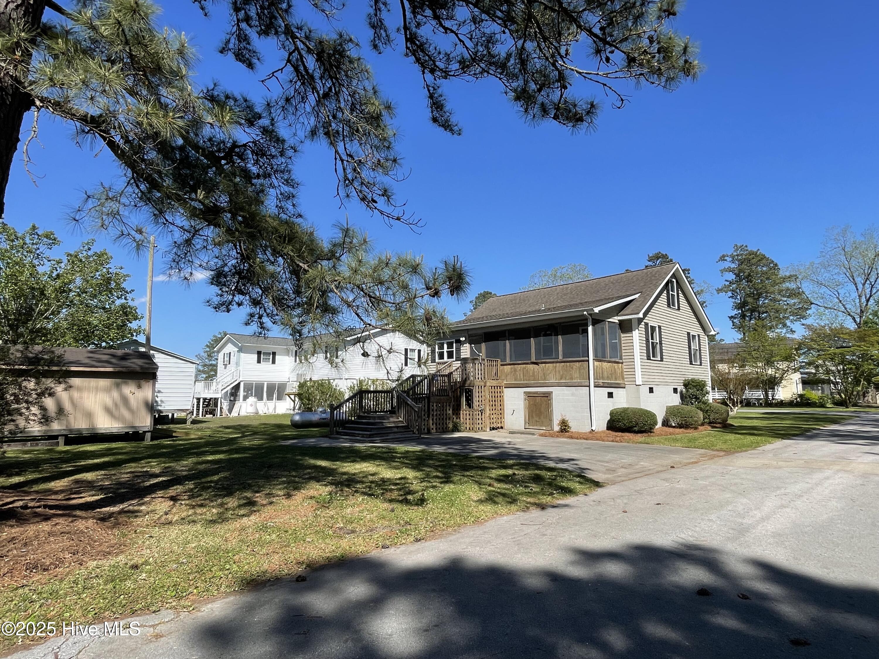 469 Lamont Street