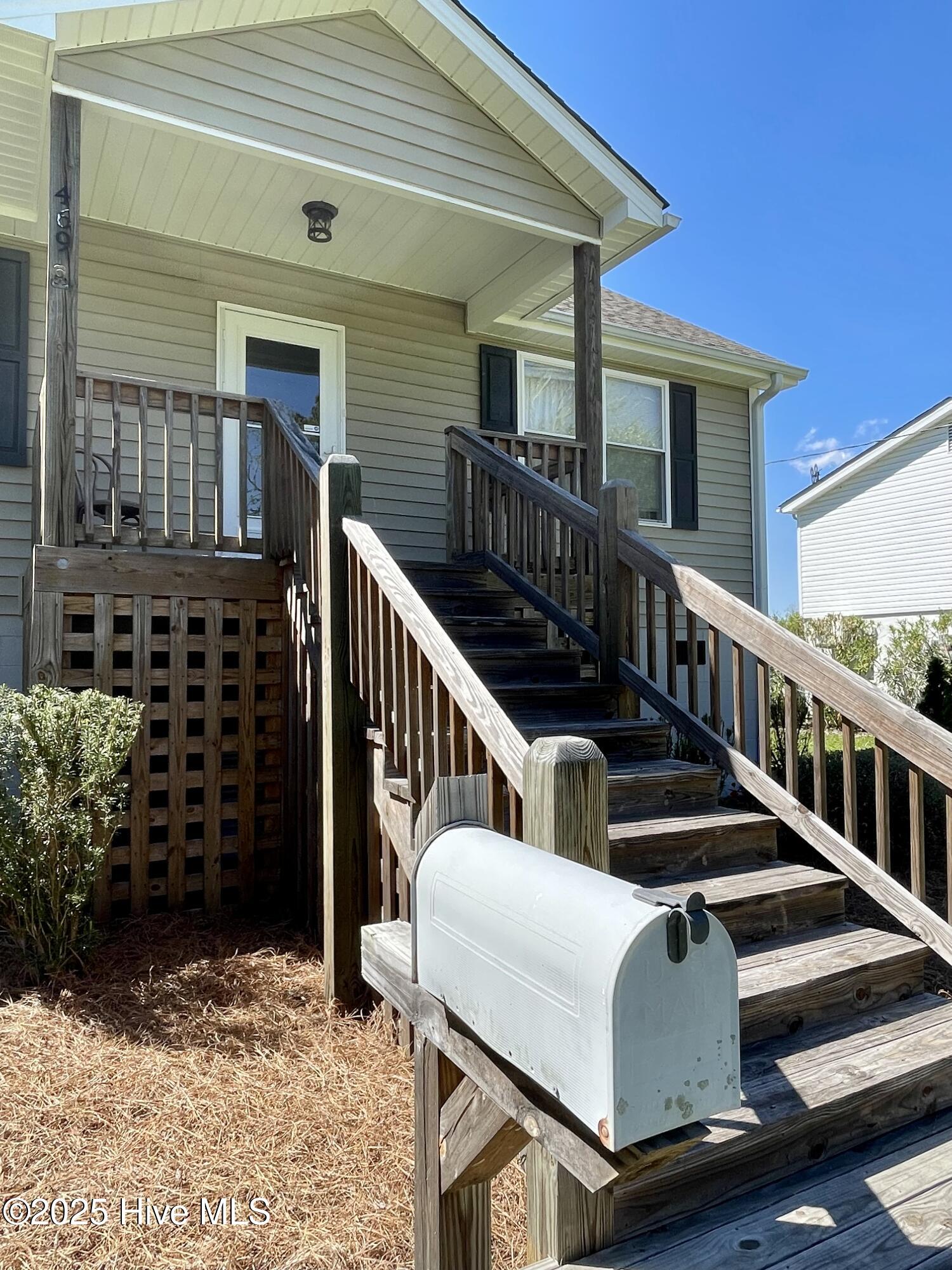 469 Lamont Street
