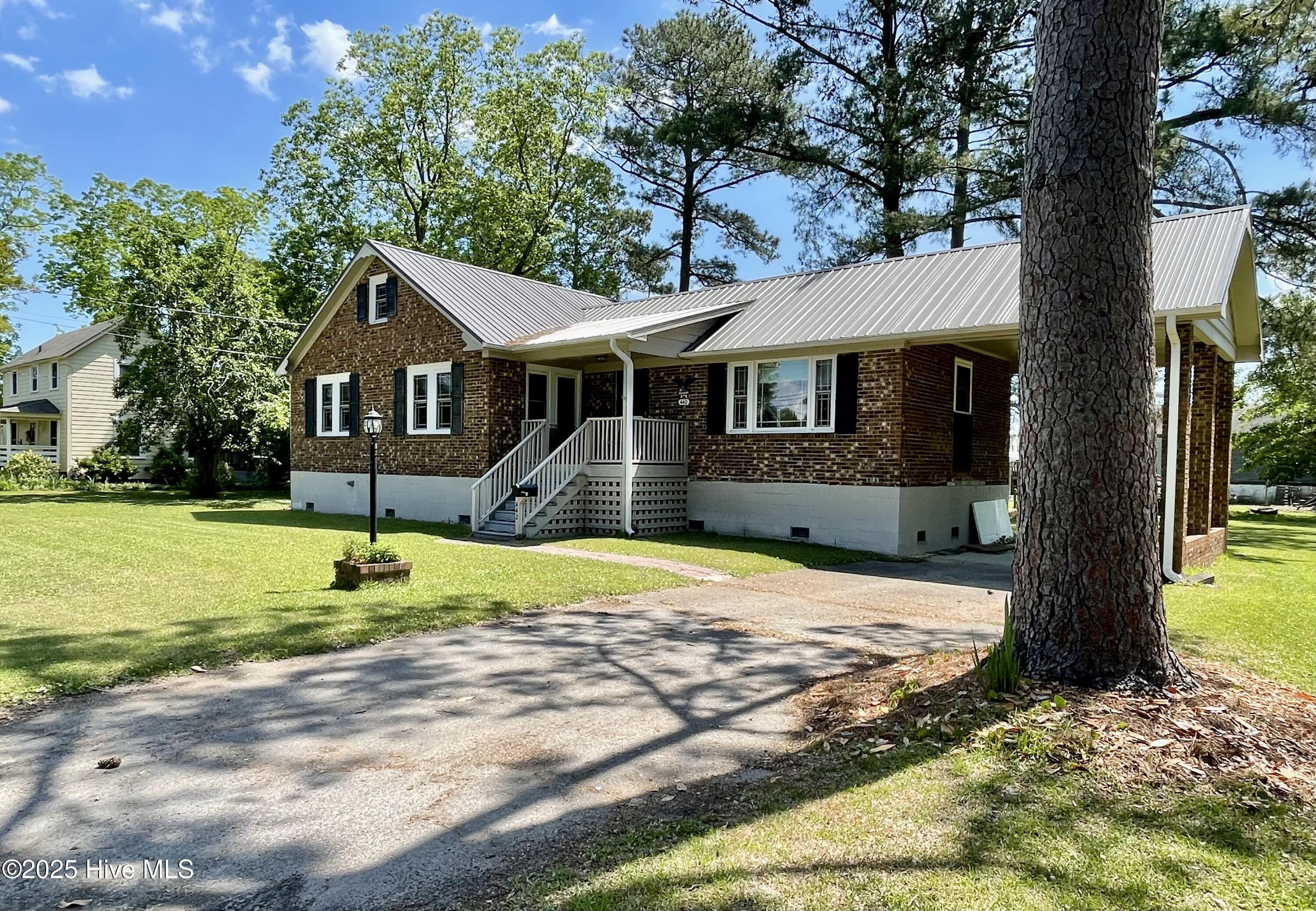 442 Lamont Street