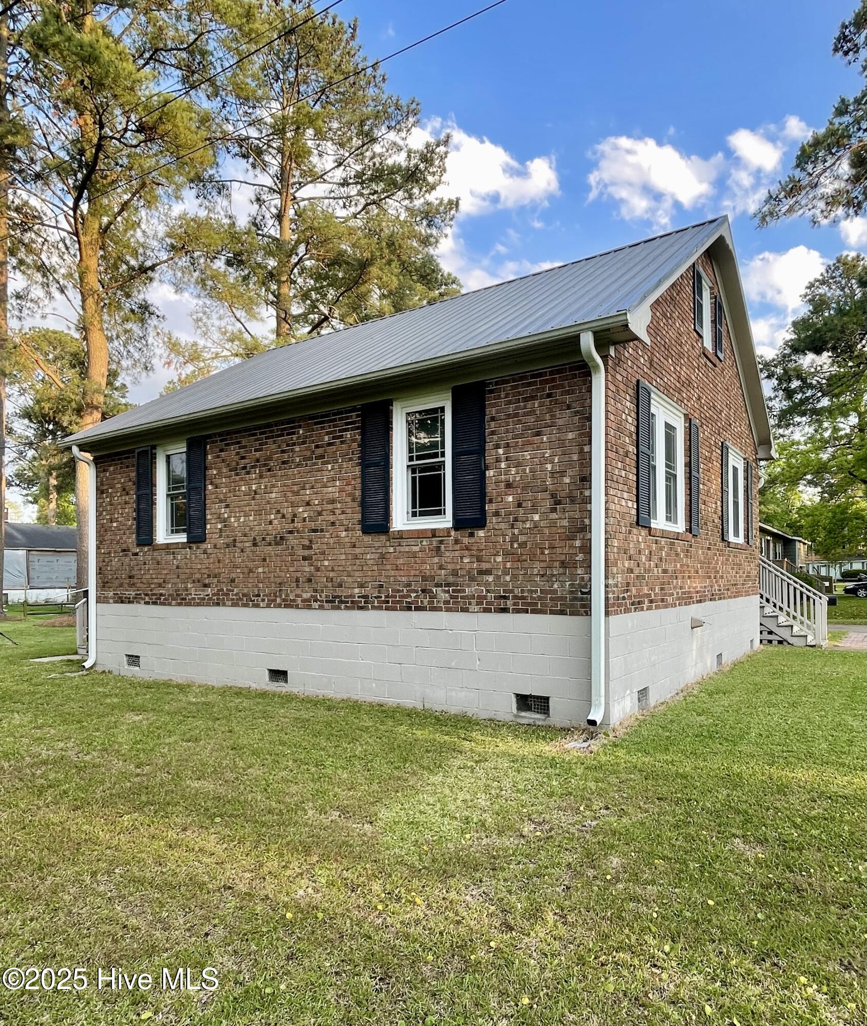 442 Lamont Street
