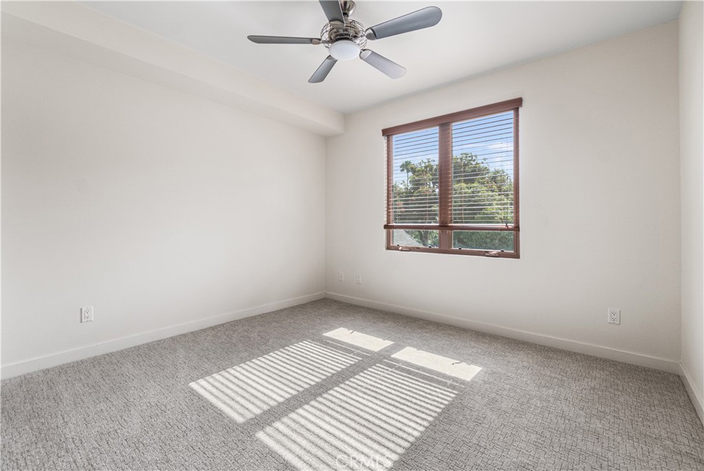 1542 Manhattan Beach Blvd