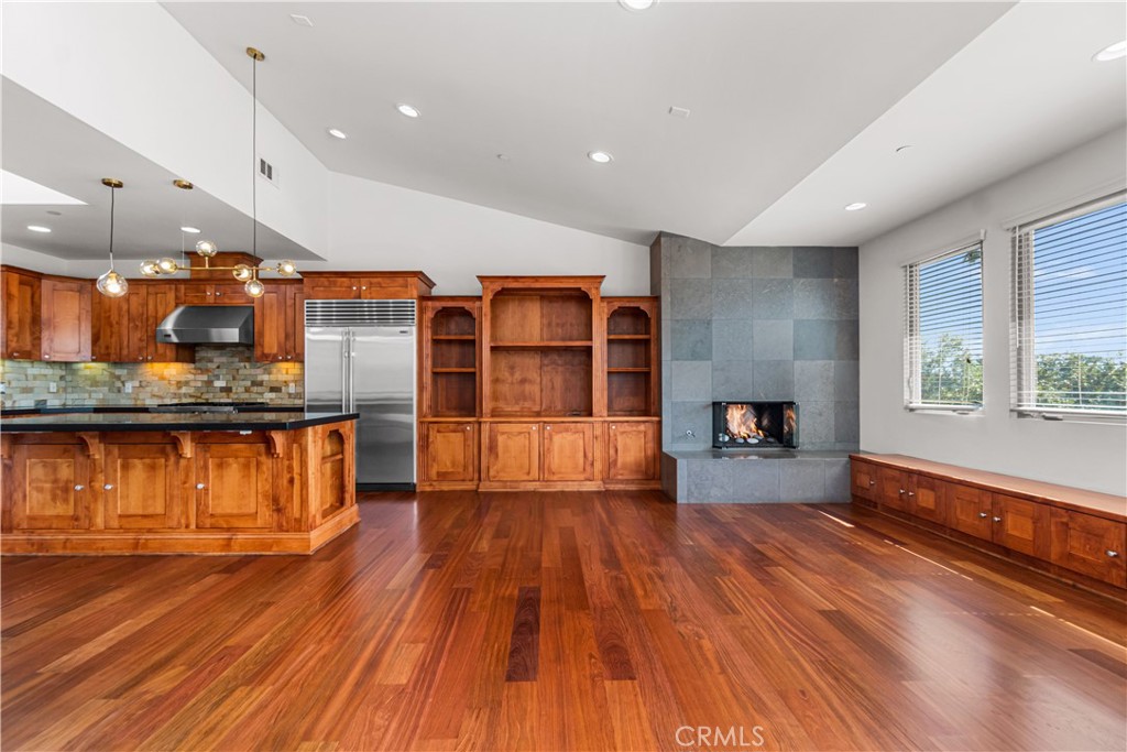 1542 Manhattan Beach Blvd