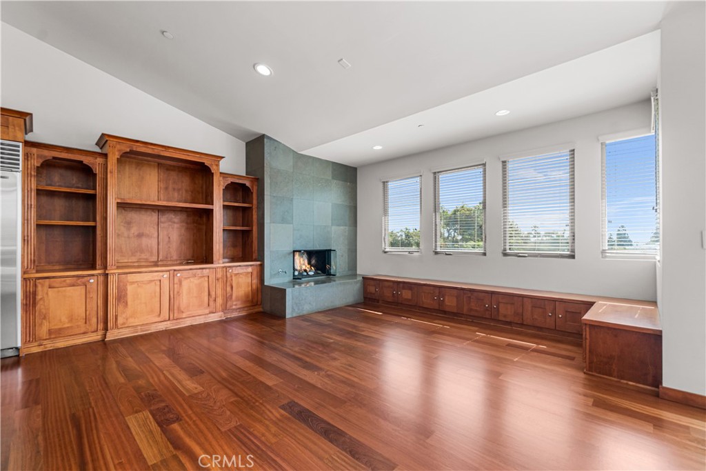 1542 Manhattan Beach Blvd