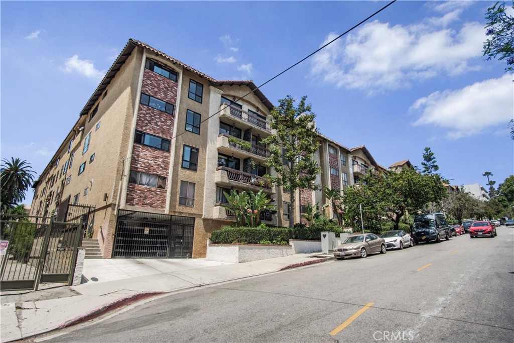 1735 N Fuller 224