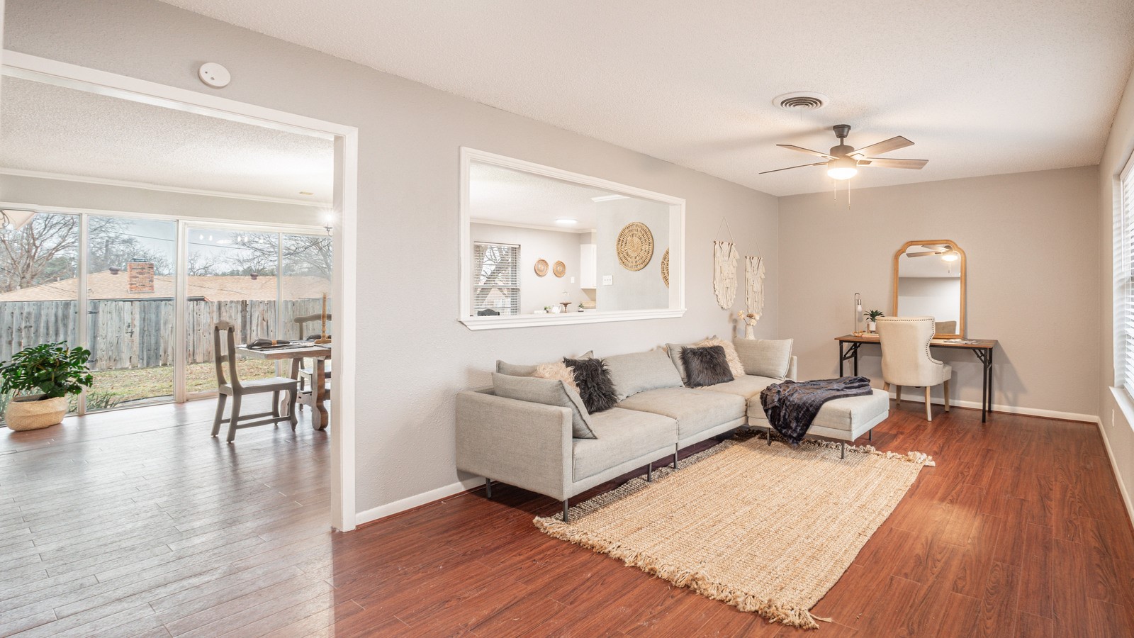 833 E North 10th Street
