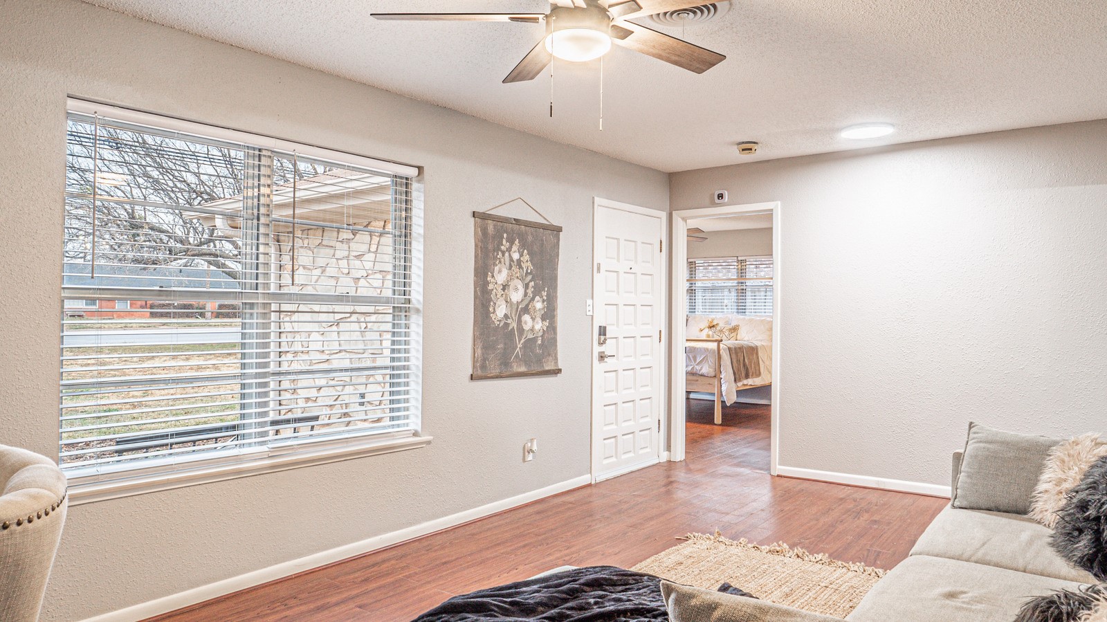833 E North 10th Street