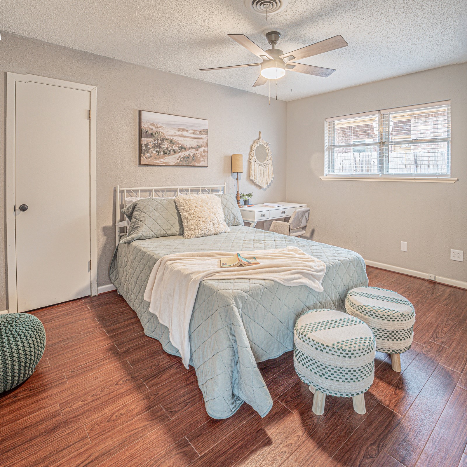 833 E North 10th Street