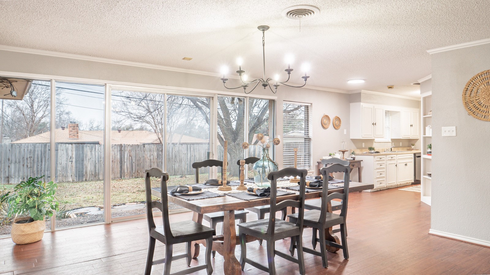 833 E North 10th Street