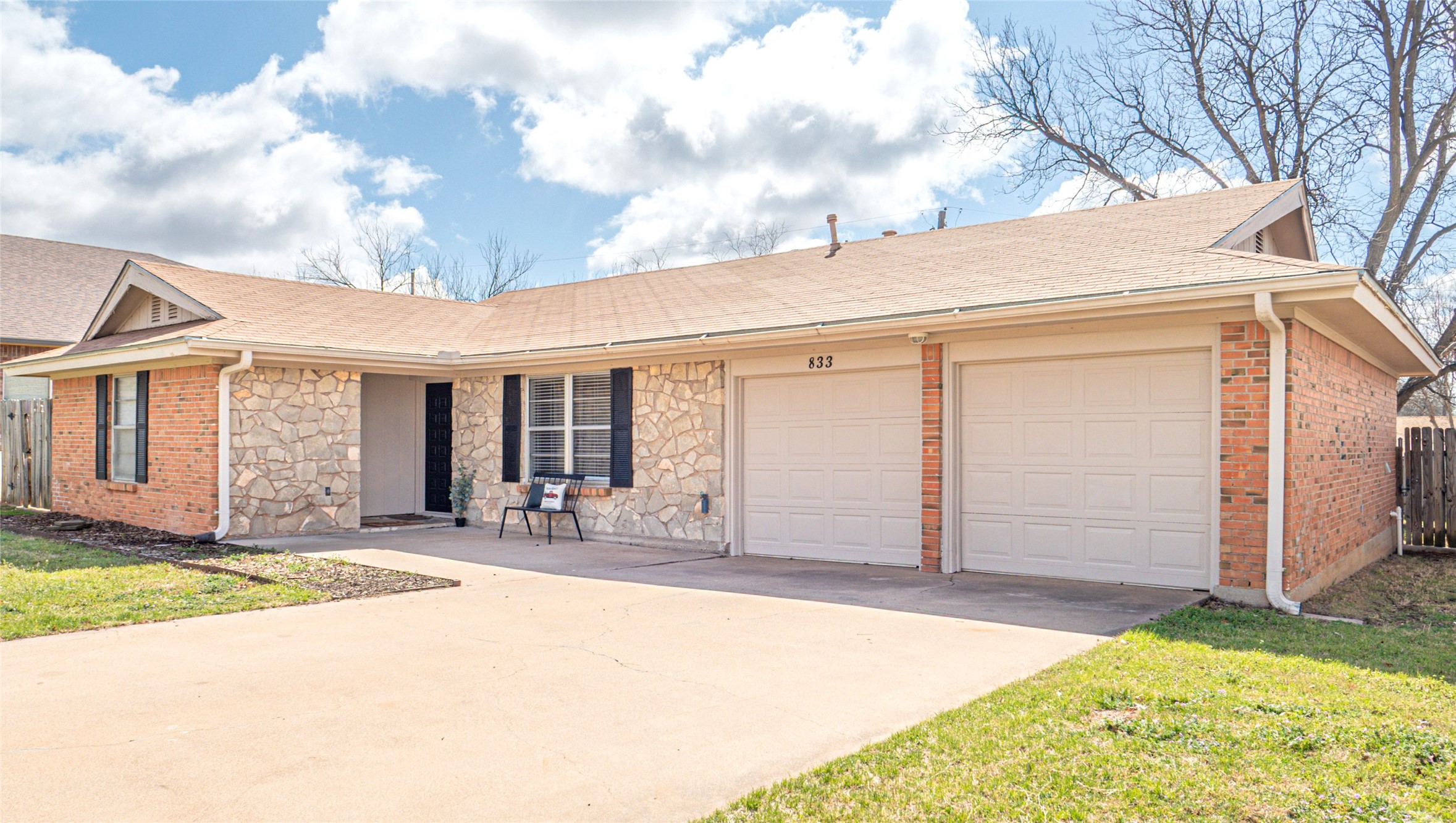 833 E North 10th Street