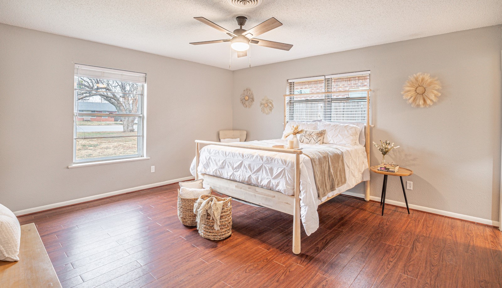 833 E North 10th Street