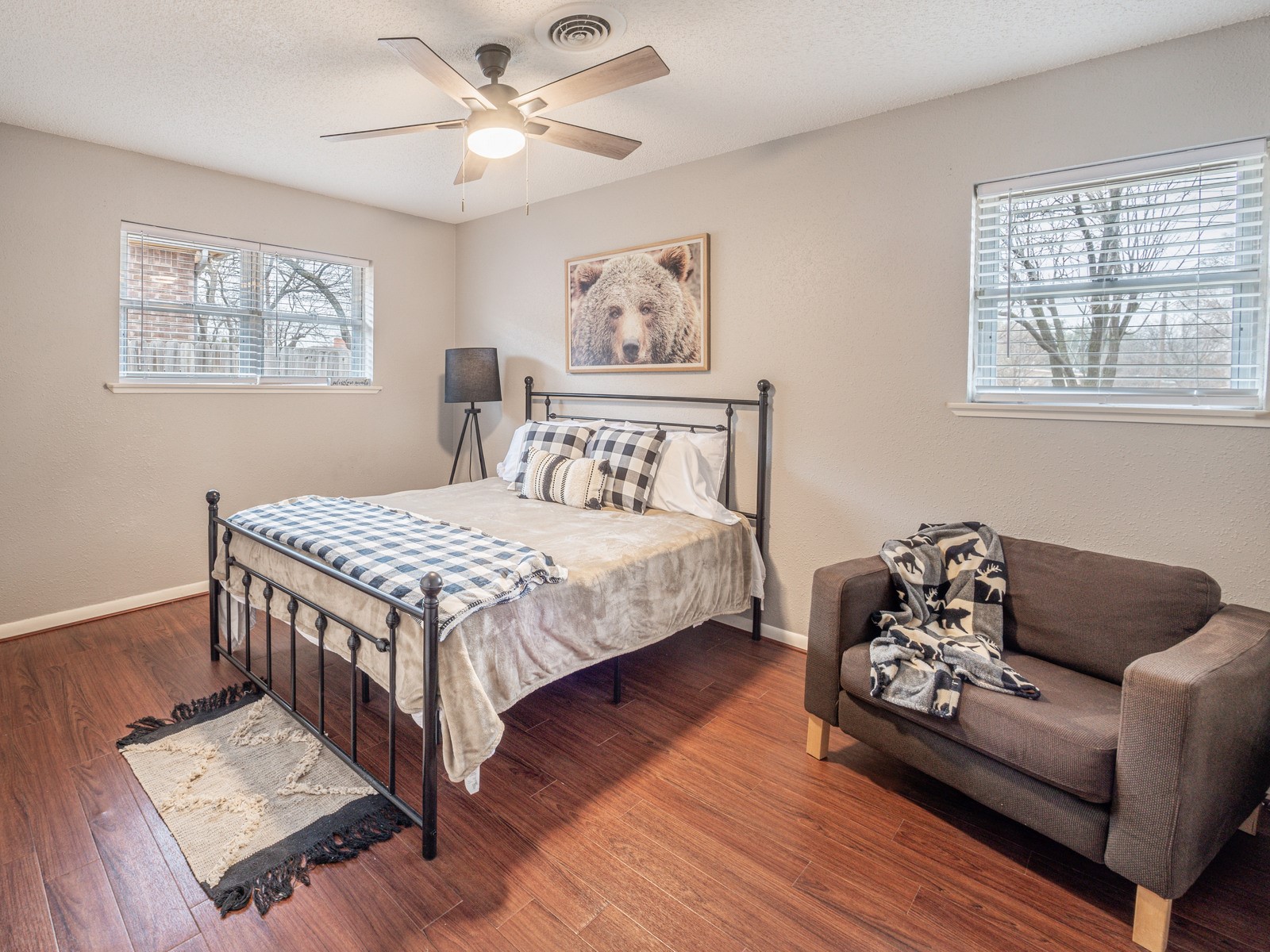 833 E North 10th Street
