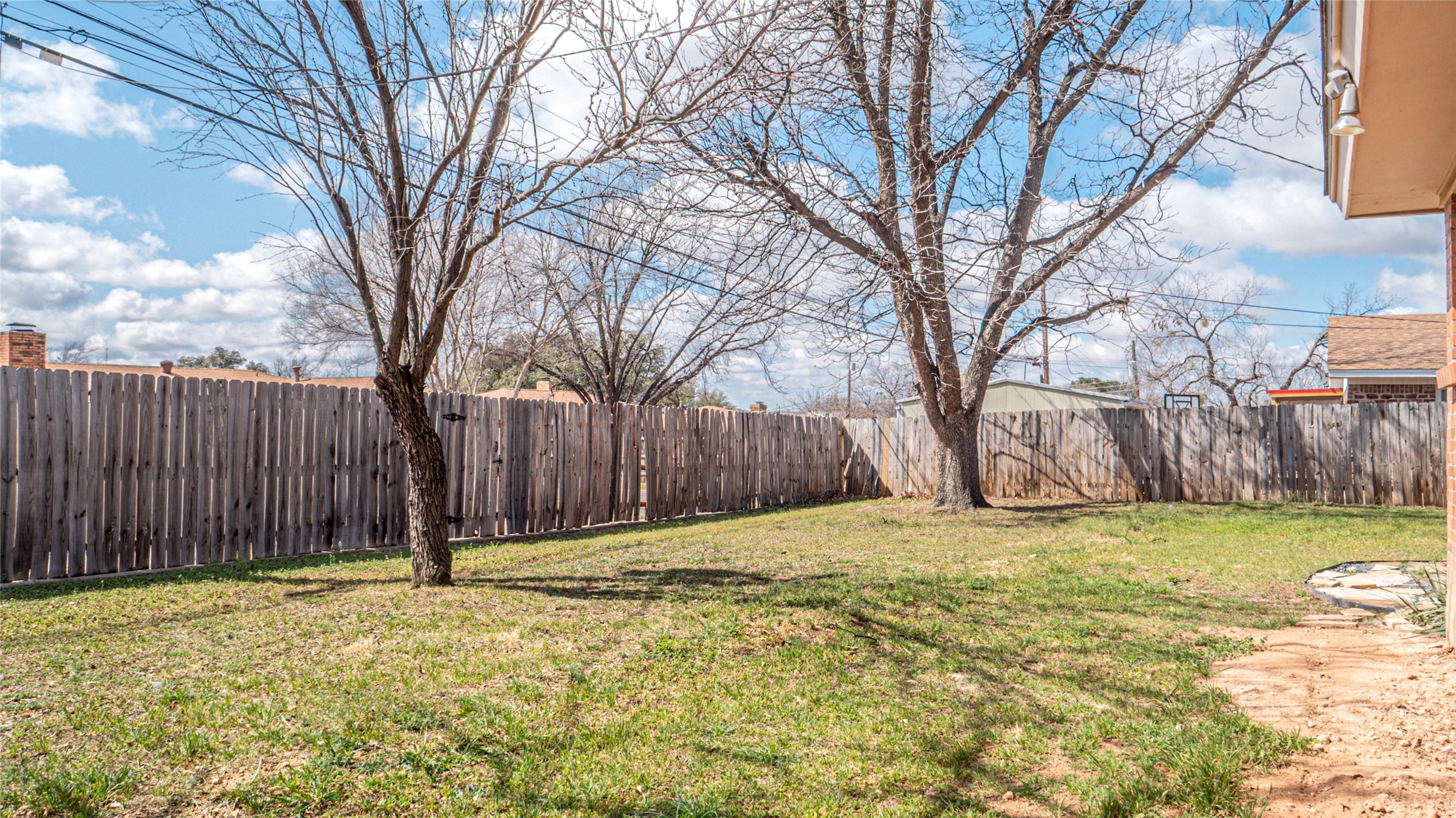 833 E North 10th Street