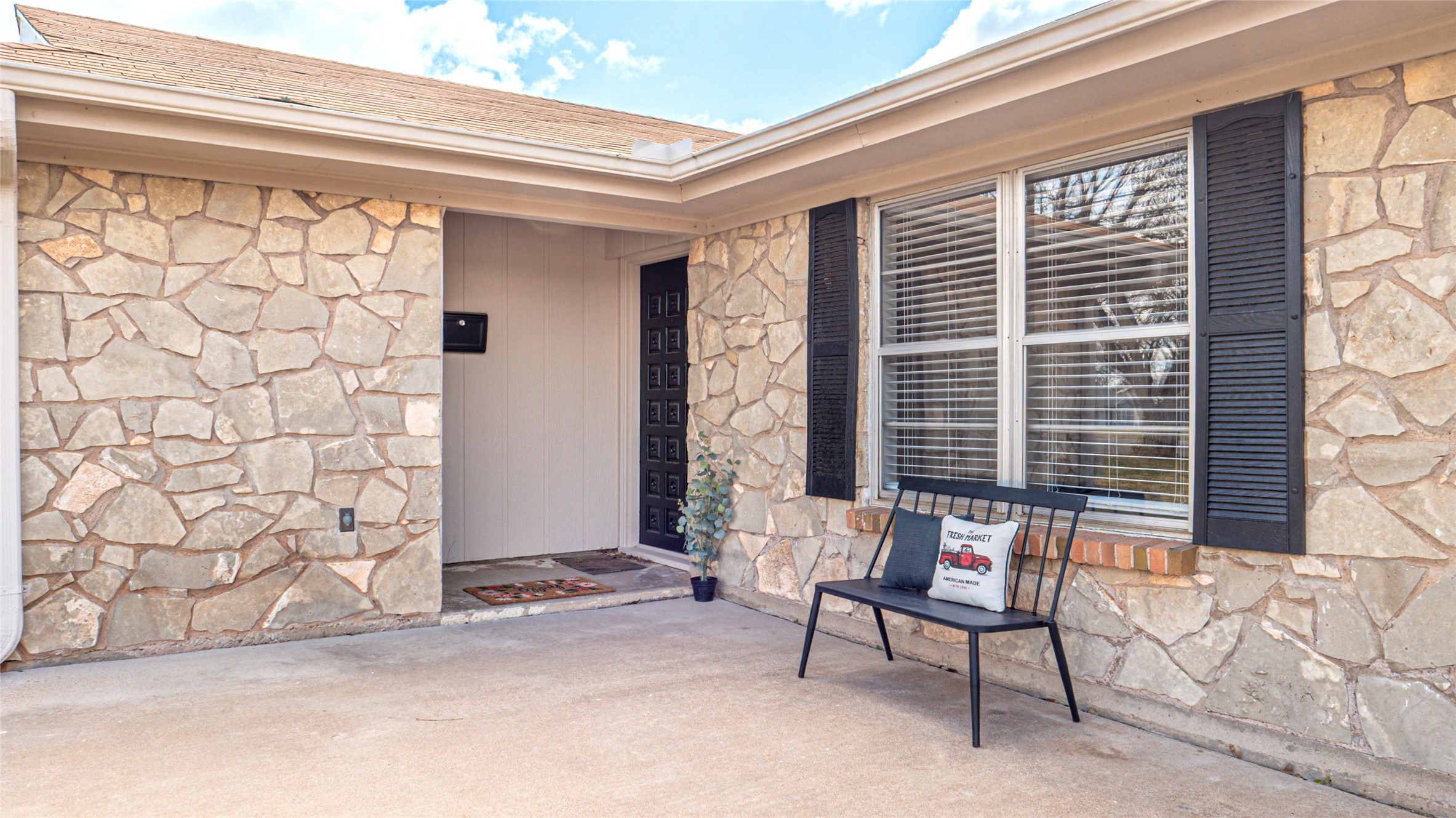 833 E North 10th Street