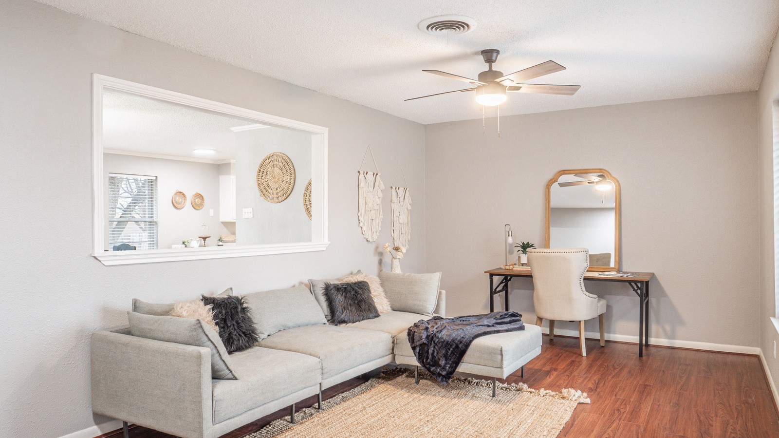 833 E North 10th Street