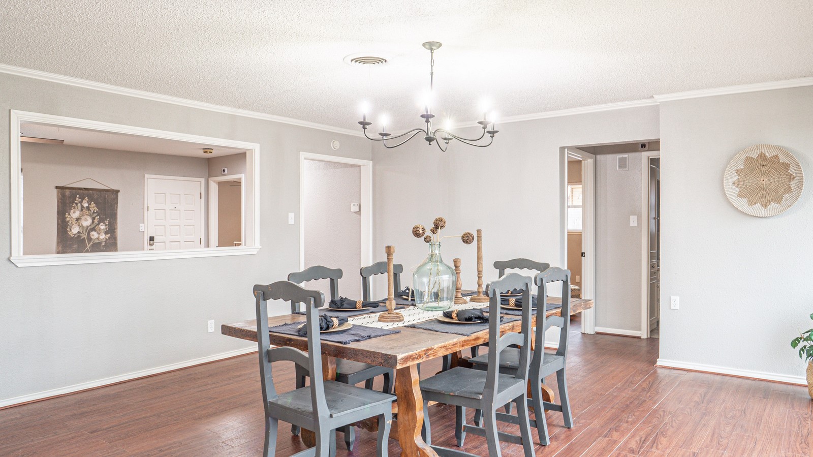 833 E North 10th Street