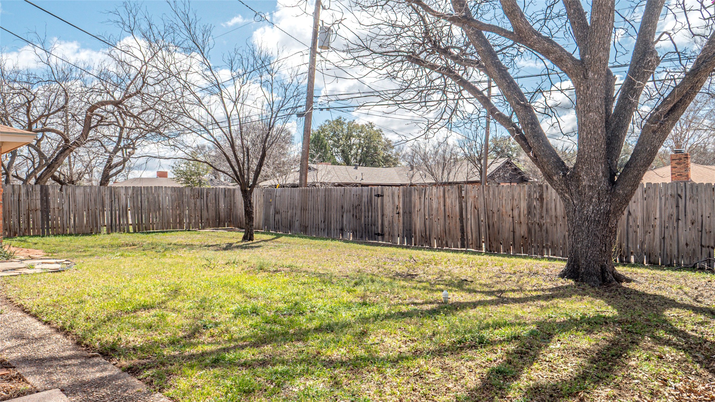 833 E North 10th Street