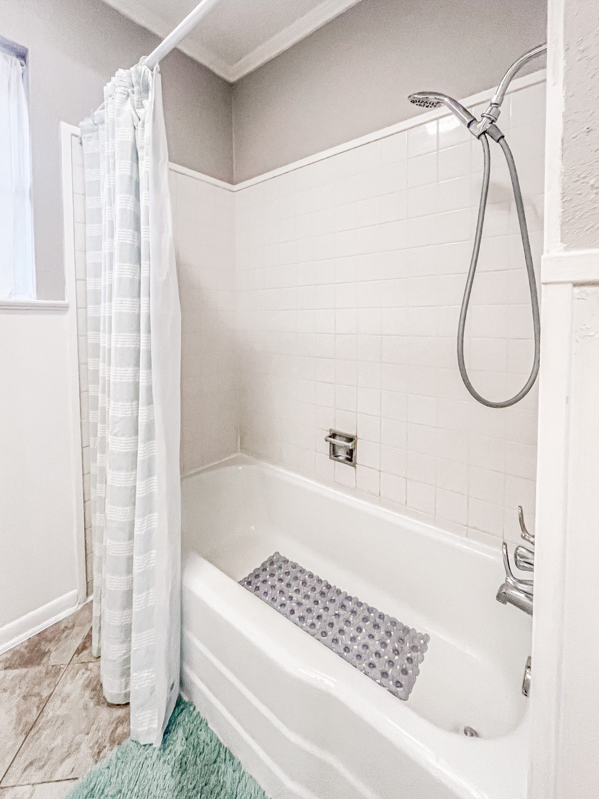 833 E North 10th Street