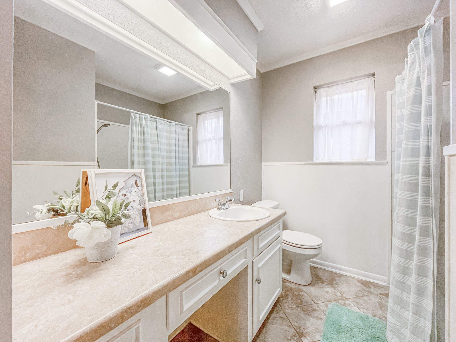 833 E North 10th Street
