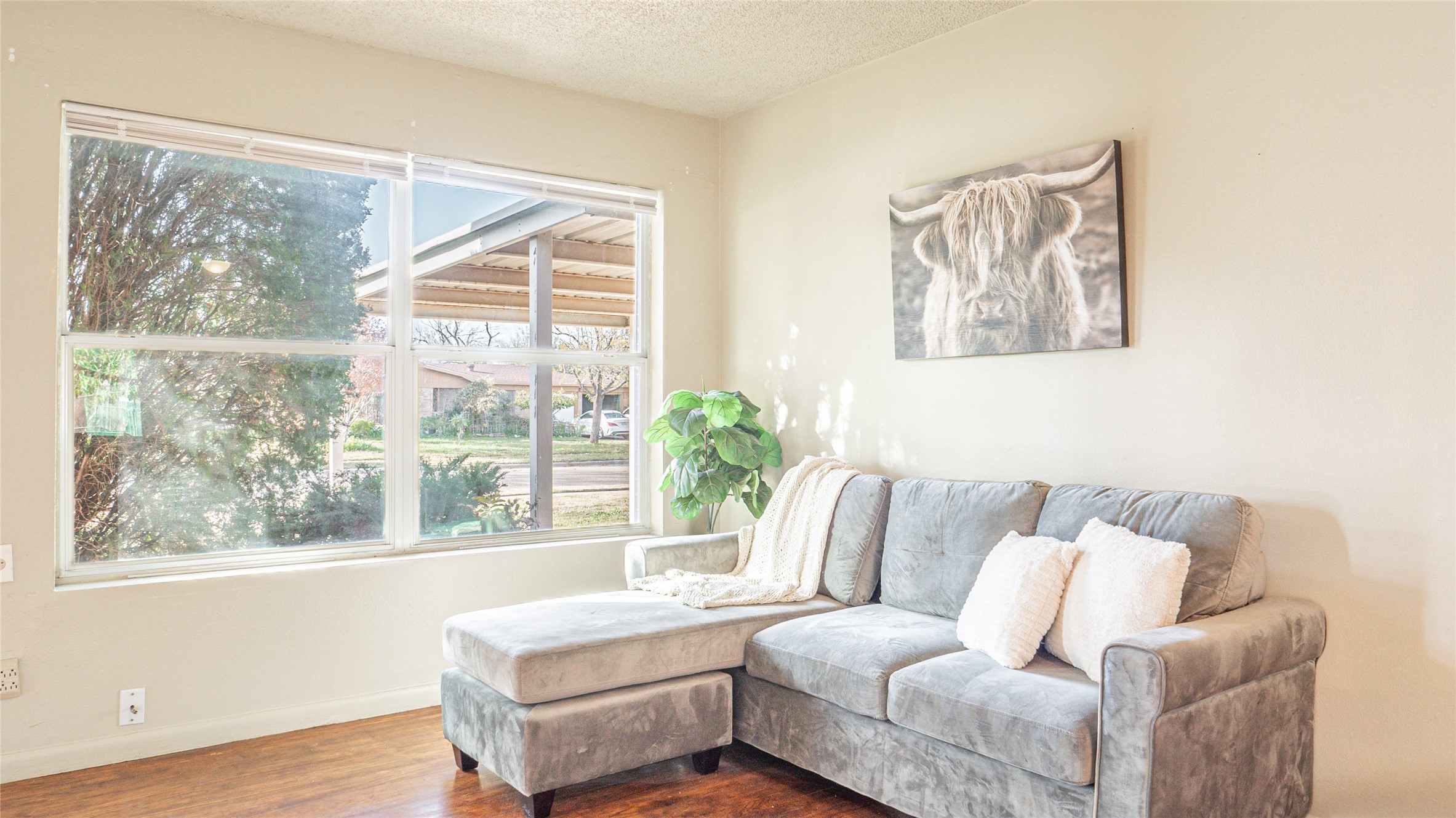 633 S La Salle Drive