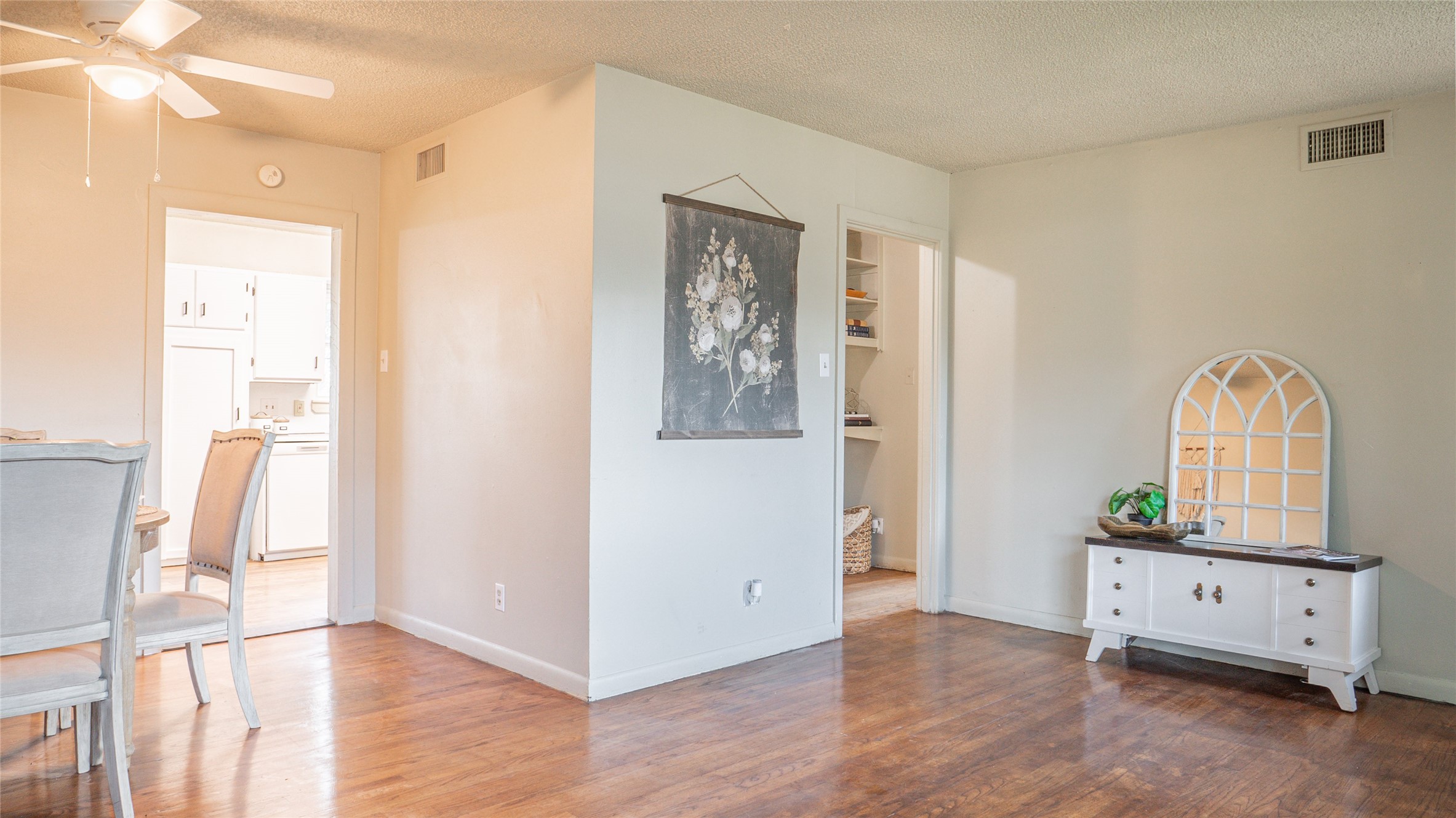 633 S La Salle Drive