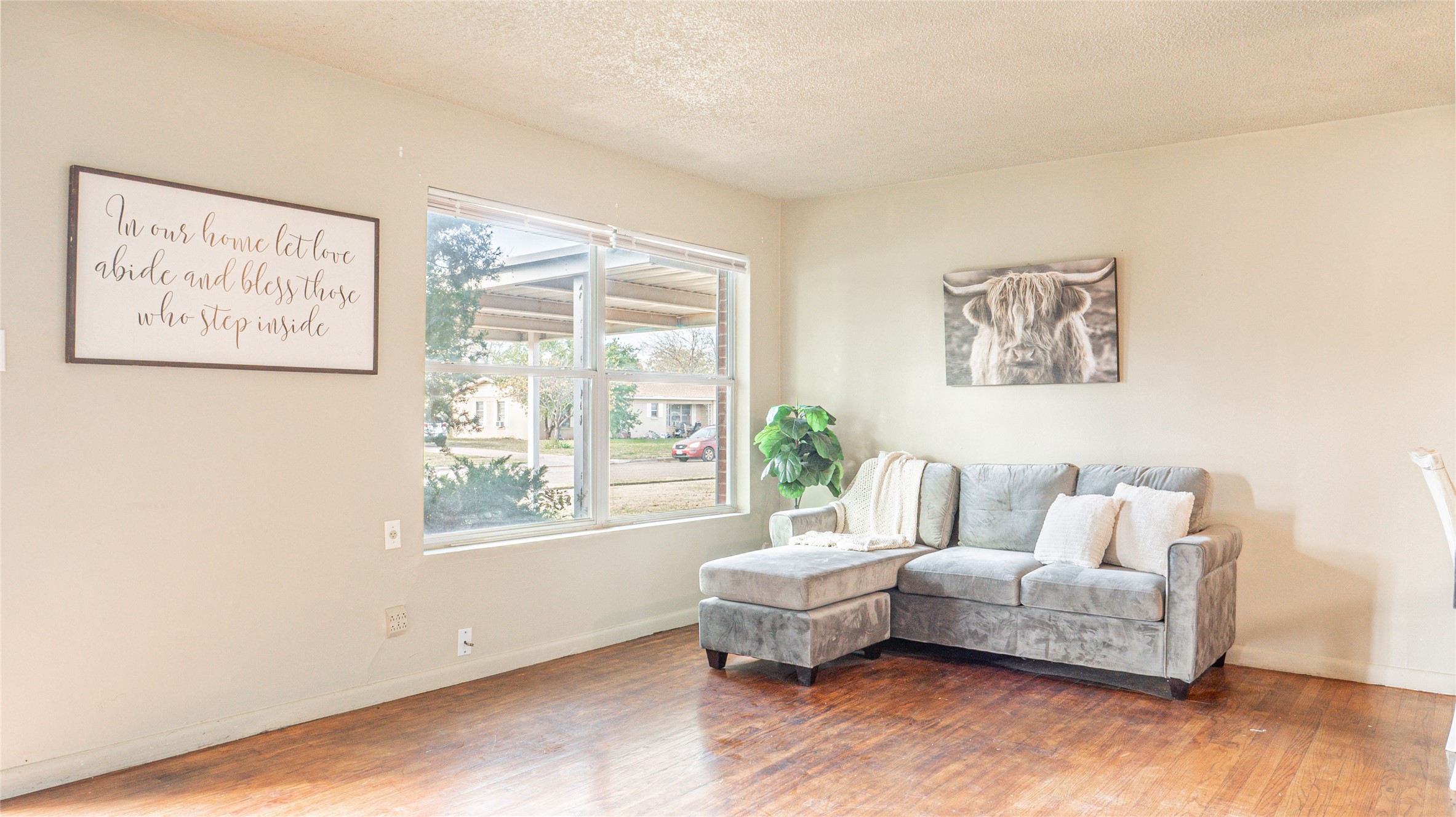 633 S La Salle Drive