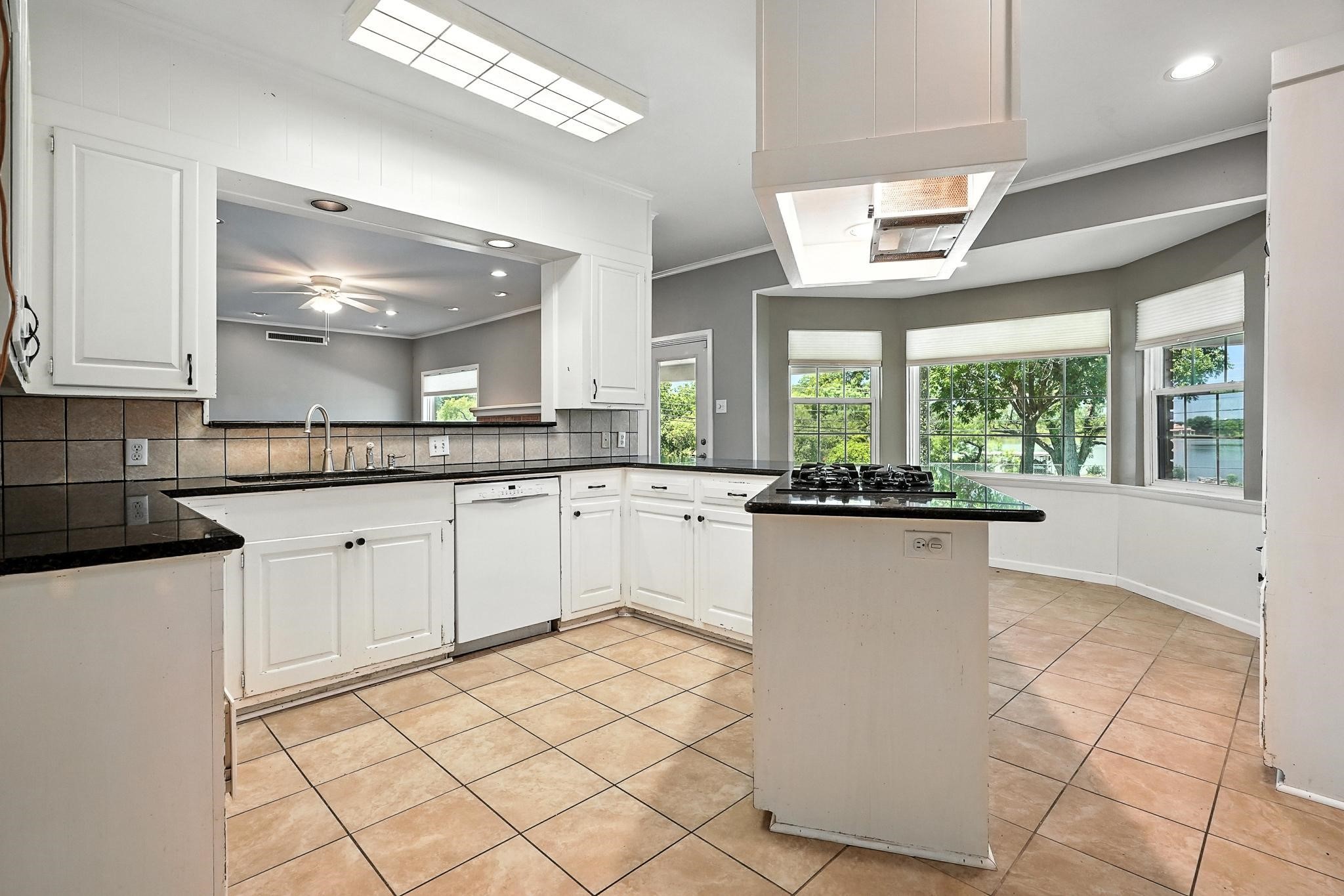 2102 Shoreline Drive