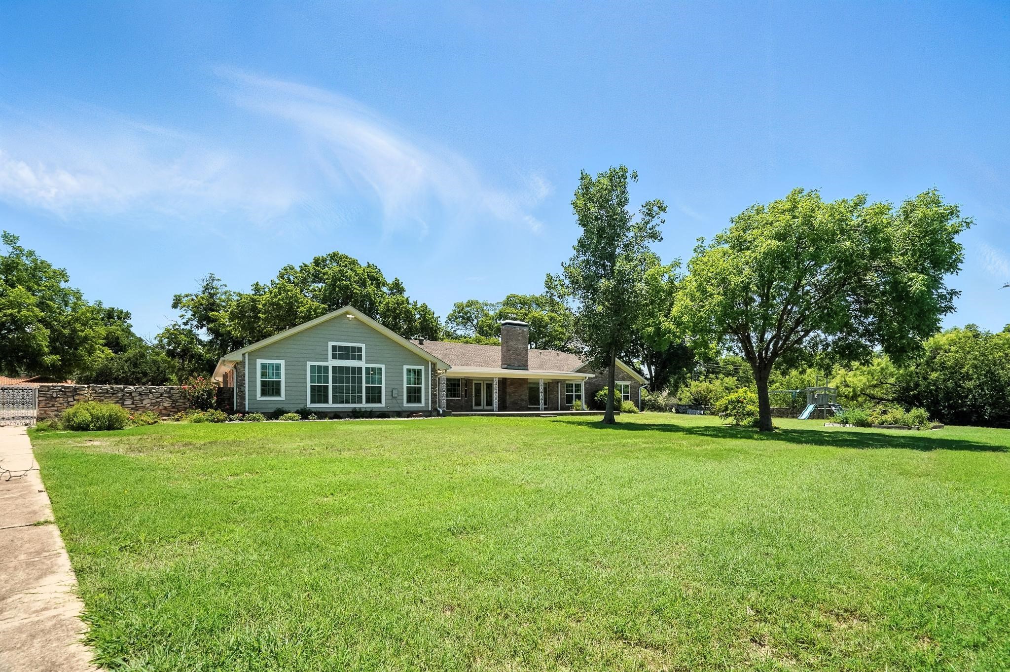 2102 Shoreline Drive