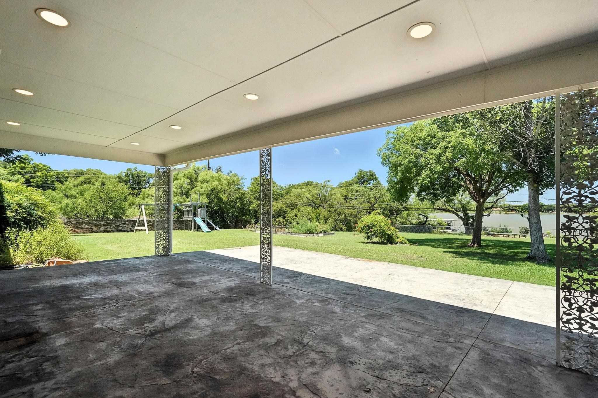 2102 Shoreline Drive
