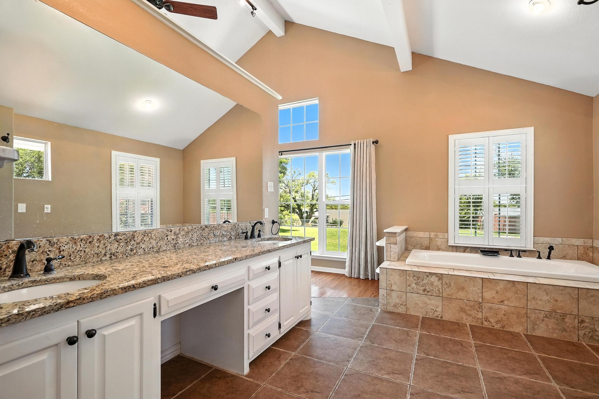 2102 Shoreline Drive