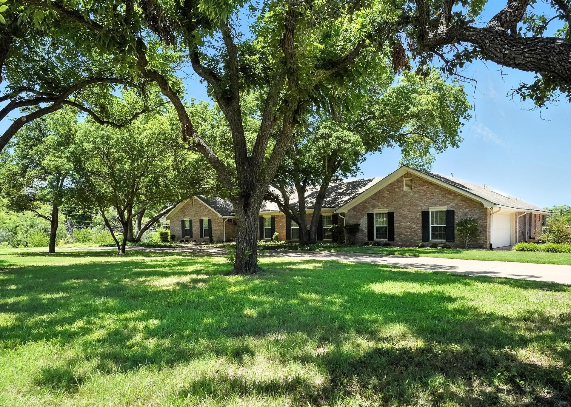 2102 Shoreline Drive