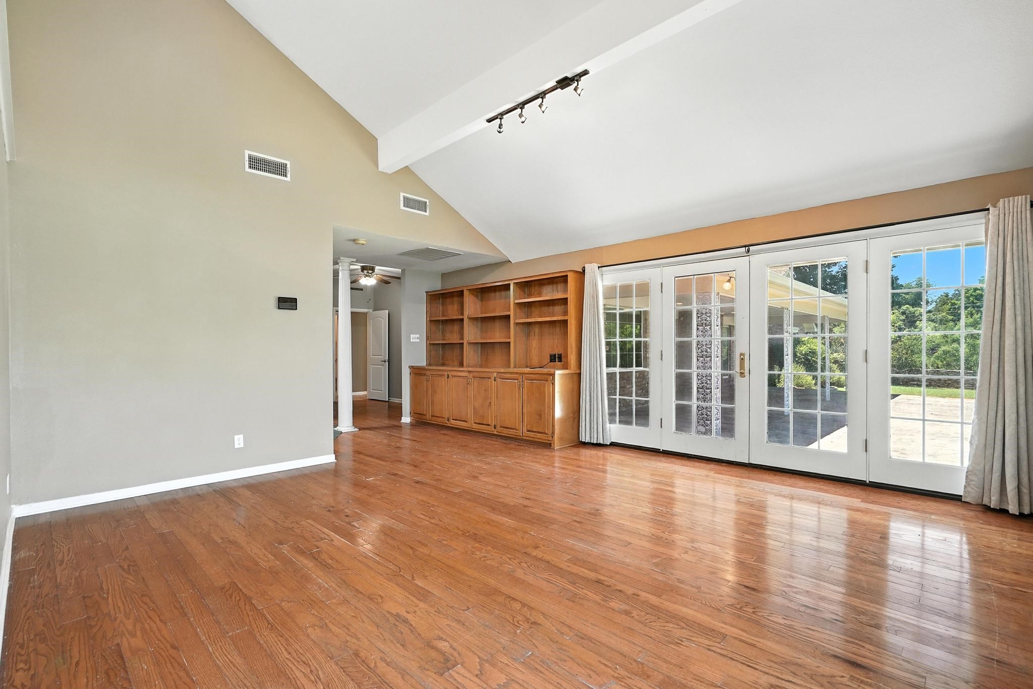 2102 Shoreline Drive