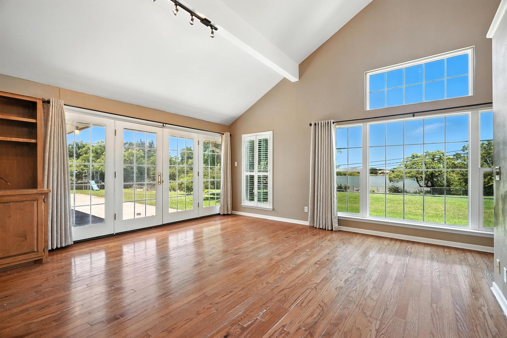 2102 Shoreline Drive