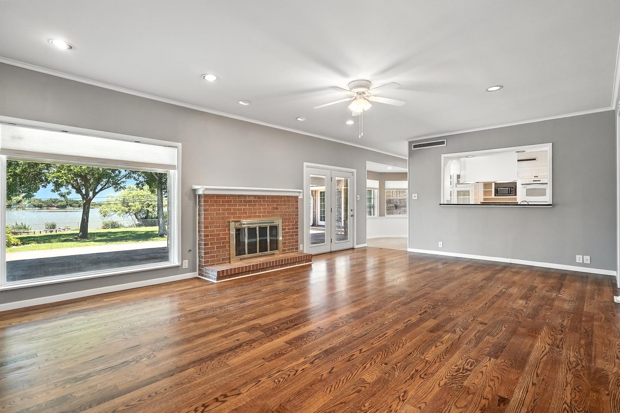 2102 Shoreline Drive