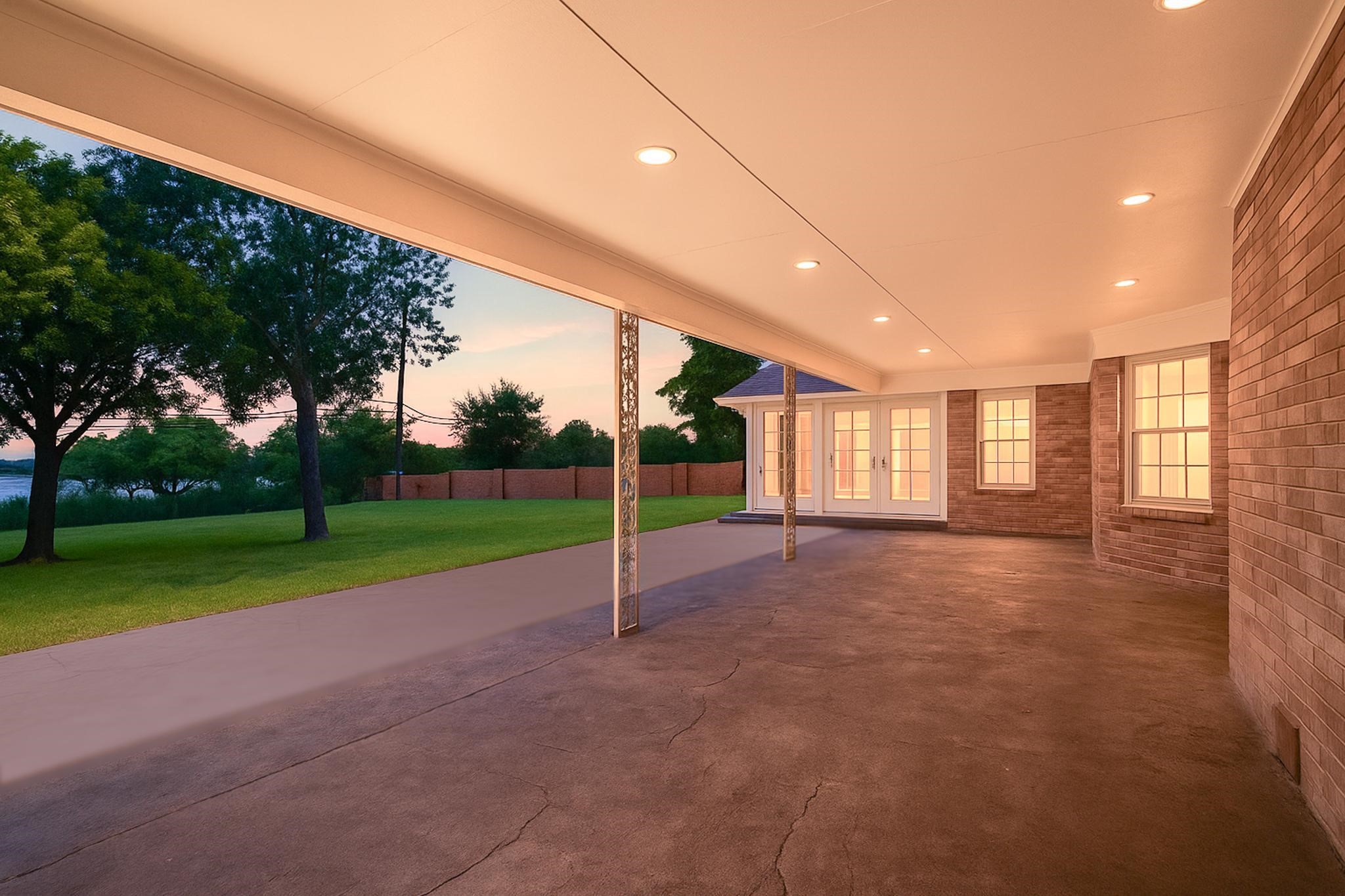 2102 Shoreline Drive