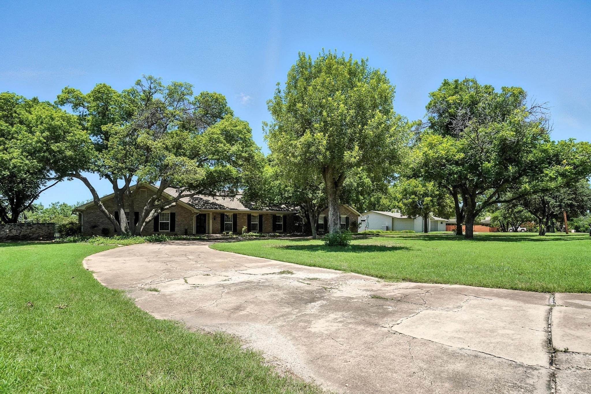2102 Shoreline Drive