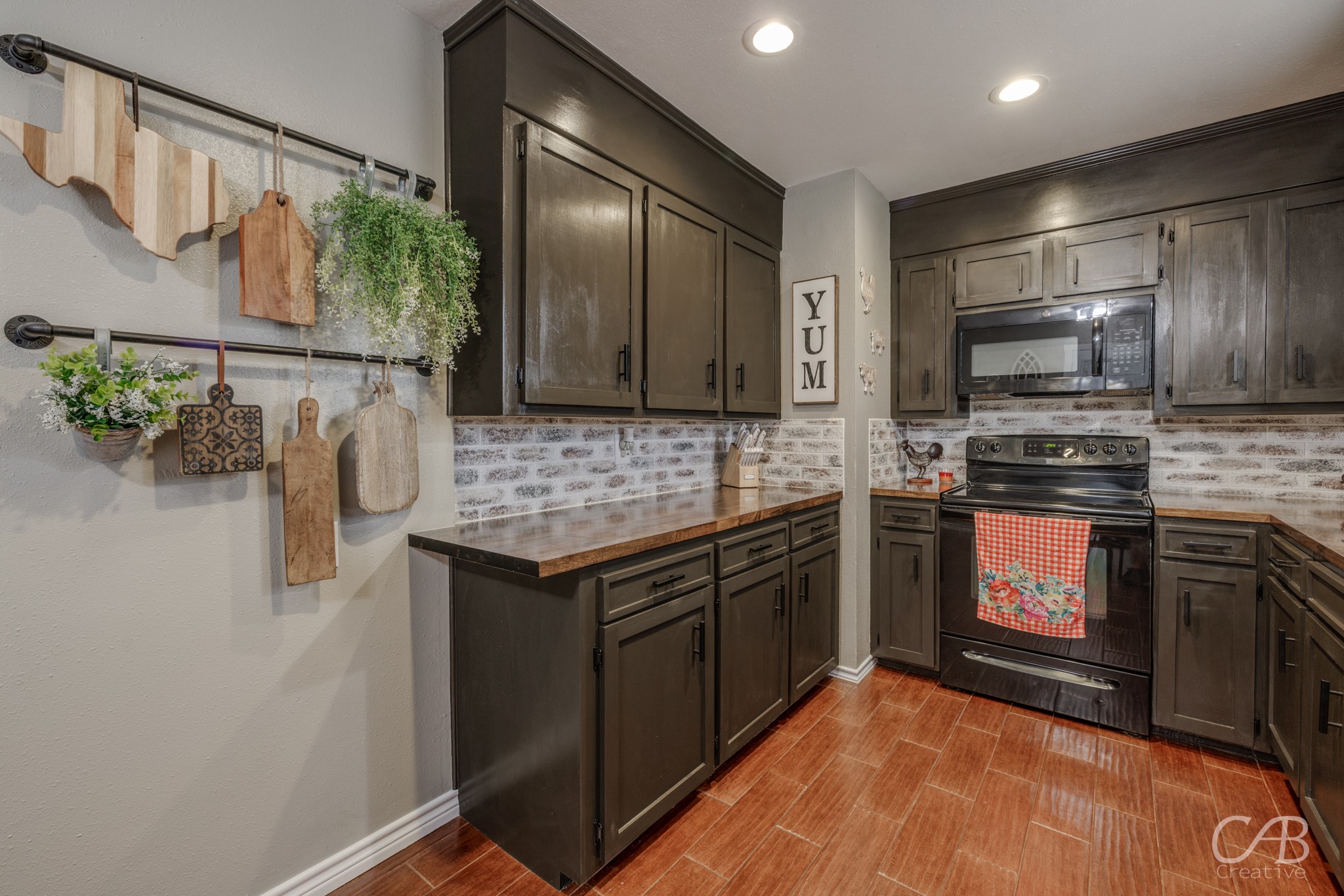 702 Avondale