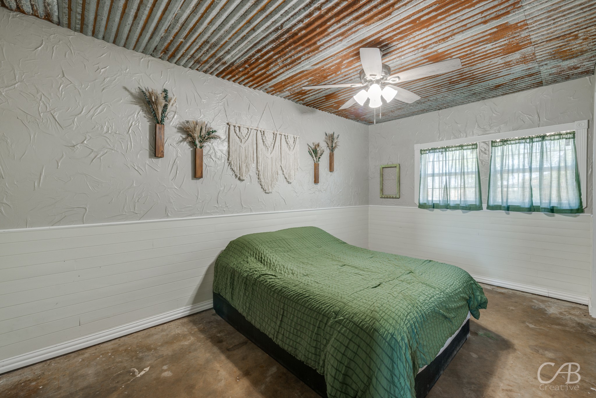 702 Avondale