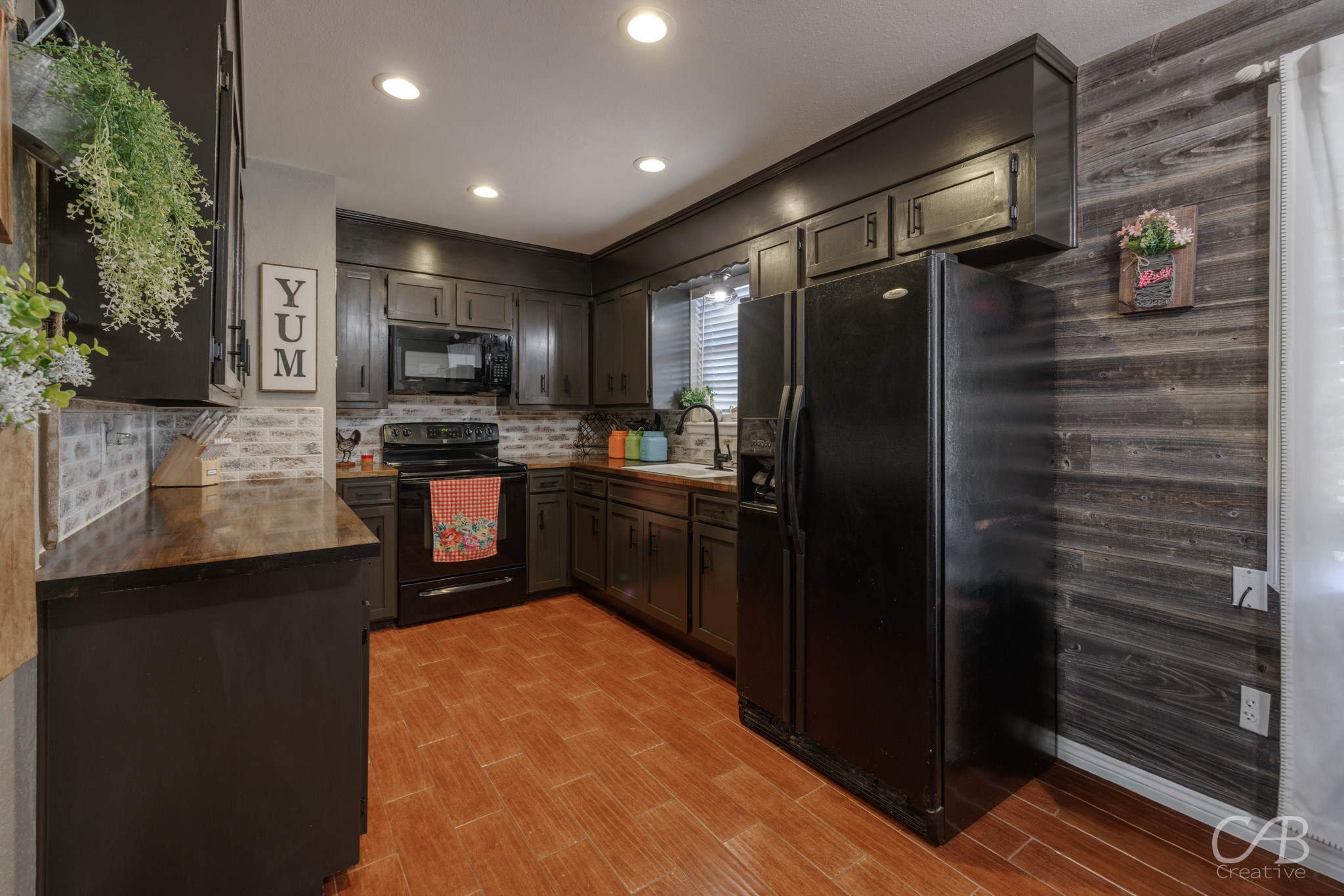 702 Avondale