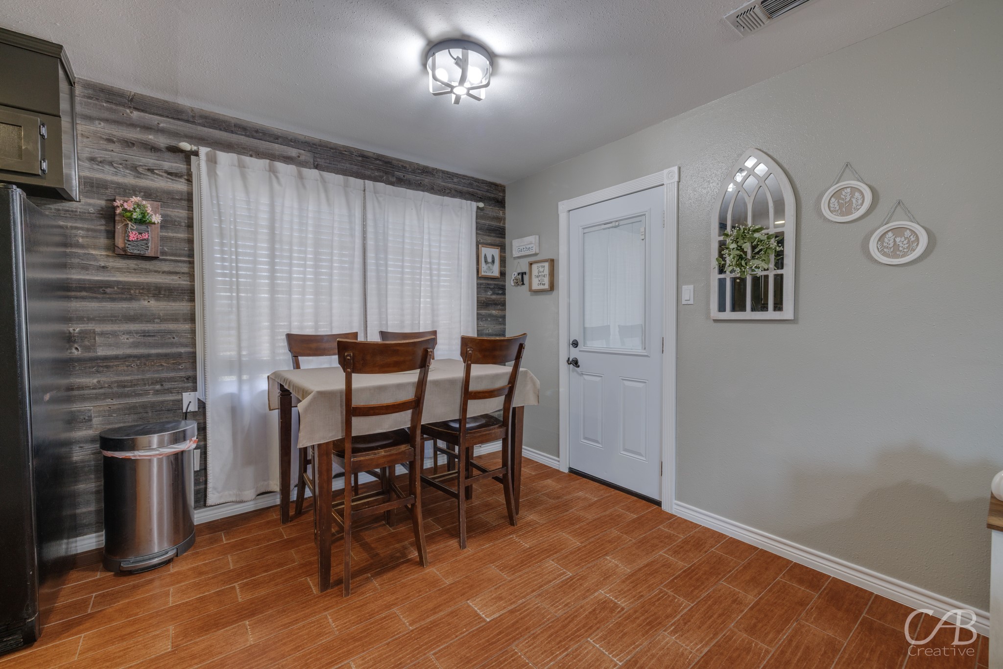 702 Avondale