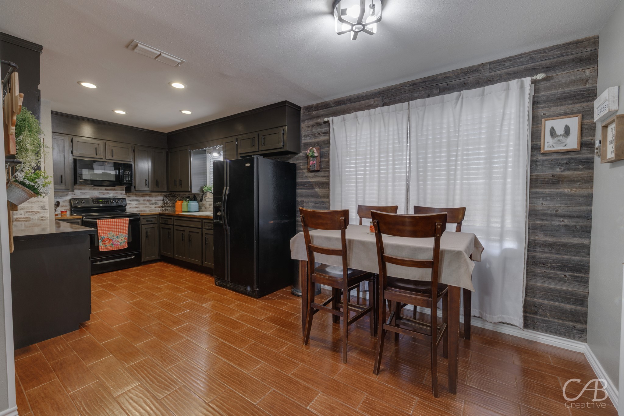 702 Avondale
